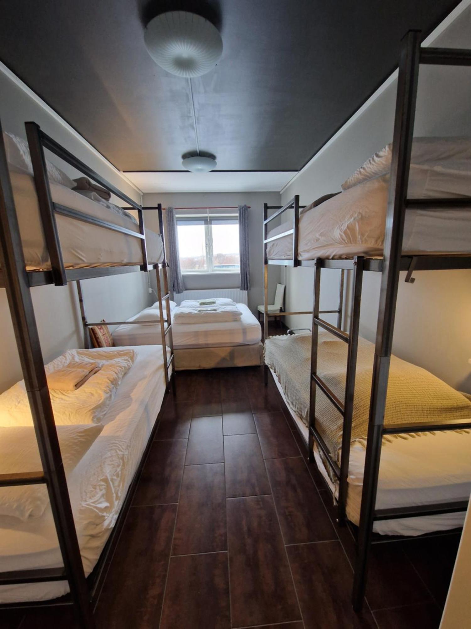 Tehusith Hostel & Guesthouse エイイルススタジル エクステリア 写真