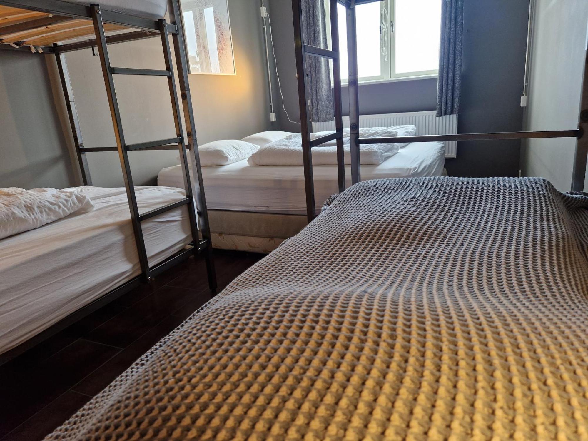 Tehusith Hostel & Guesthouse エイイルススタジル エクステリア 写真