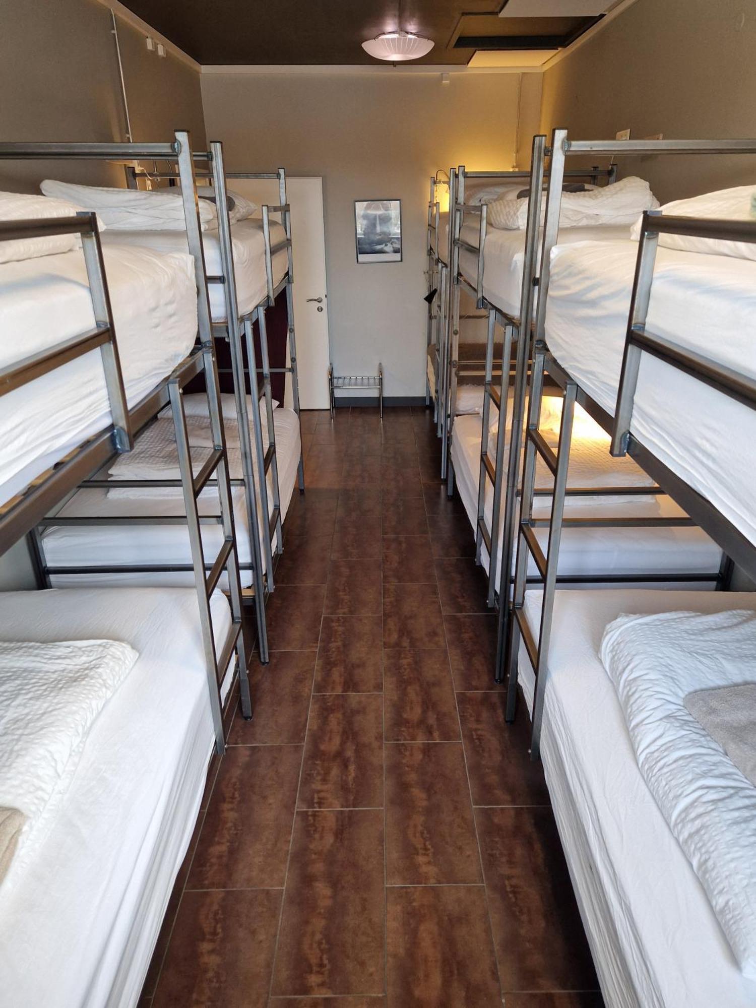Tehusith Hostel & Guesthouse エイイルススタジル エクステリア 写真